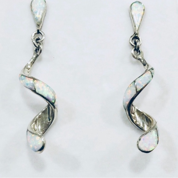 Jewelry - NWT Gilson Light Opal Dangle Earrings